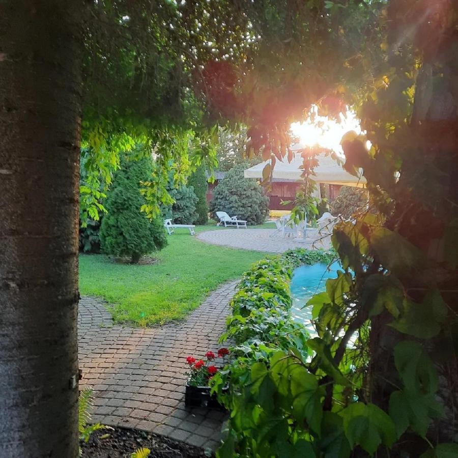 Gasthof Laci Betyar Hajduszoboszlo Bagian luar foto