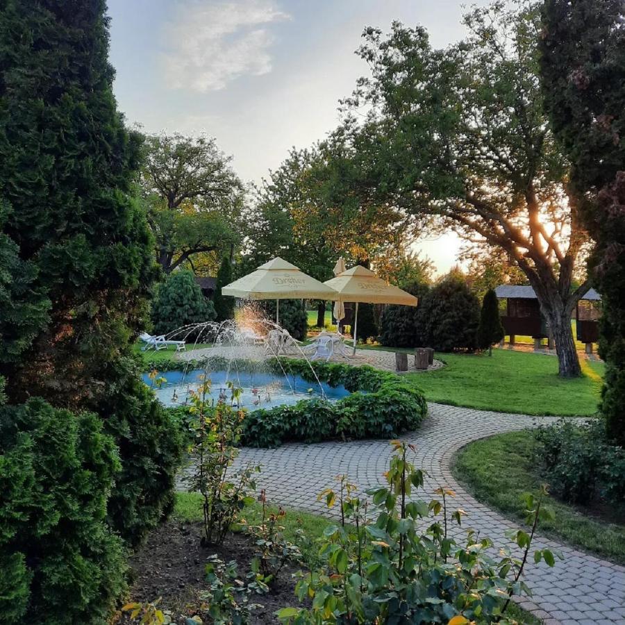 Gasthof Laci Betyar Hajduszoboszlo Bagian luar foto