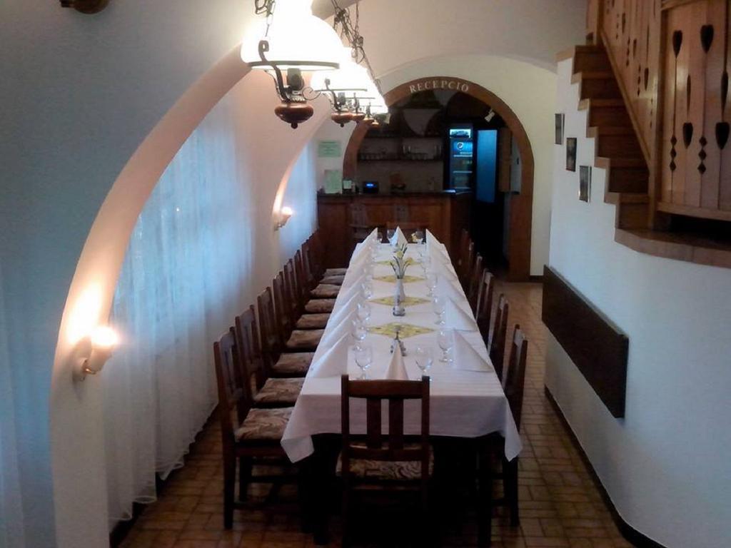 Gasthof Laci Betyar Hajduszoboszlo Bagian luar foto