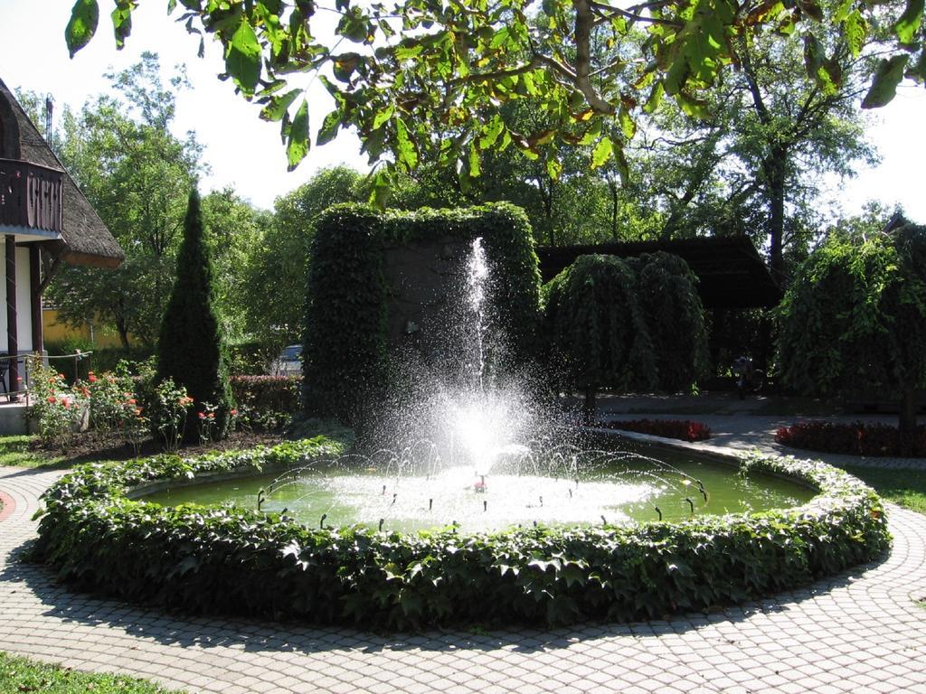 Gasthof Laci Betyar Hajduszoboszlo Bagian luar foto